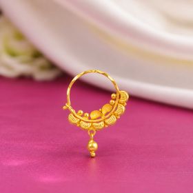 Traditional Charm Elegant Gold Nath