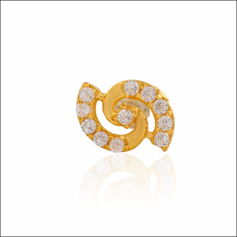 Refined Elegance Gold Nose Ring