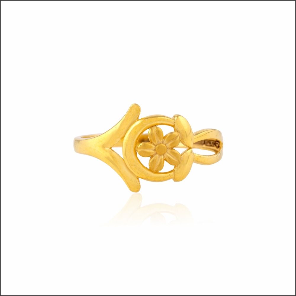 Delicate Floral Design Gold Ring