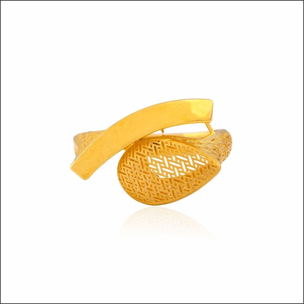 Noble Gleam Gold Ring