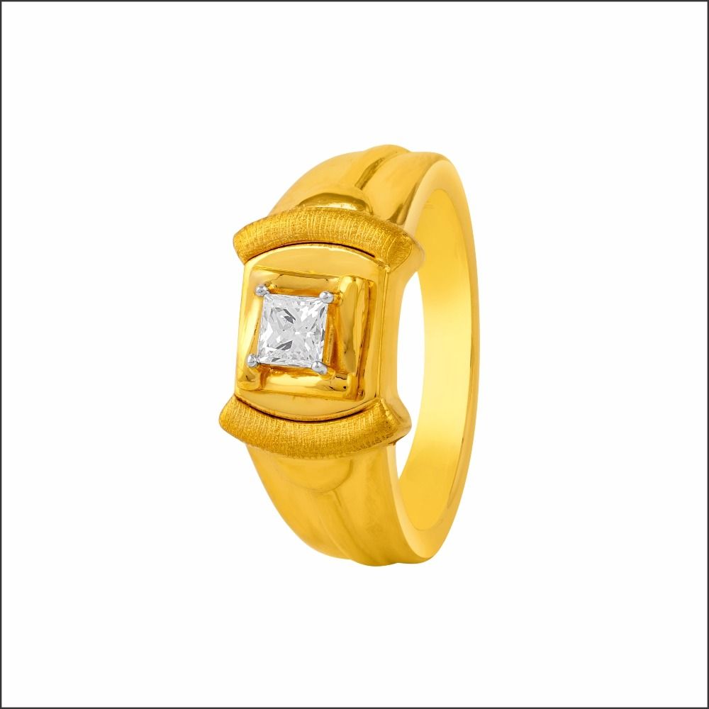 Crown of Elegance Gold Ring