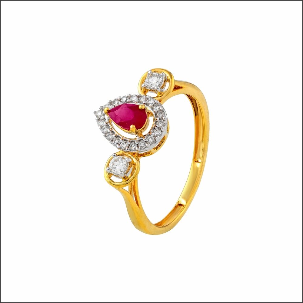 Sparkling Pear-Cut Diamond Ring
