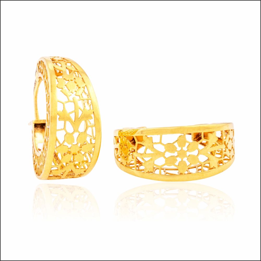 Aisshpra Gold Stud Earrings in 18 Kt Stylish Party Wear Jewellery for Women