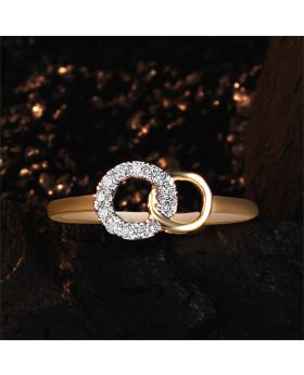 Interlinked Elegance Pavé Set Diamond Ring