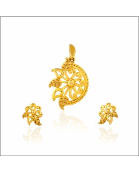 Delicate Dainty Gold Pendant Set