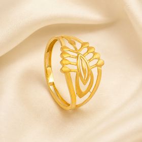 Majestic Leaf Charm Gold Ring