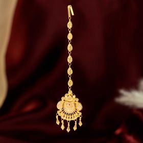 Resplendent Gold Maang Tikka