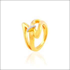 Elegant Sculpted Gleam Gold Ring
